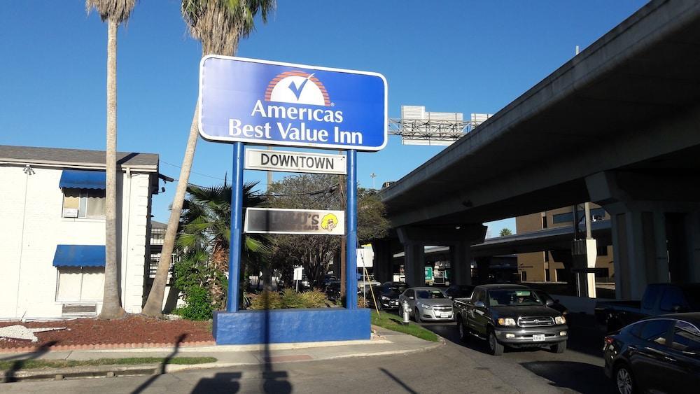 River Inn Motel Сан-Антонио Экстерьер фото